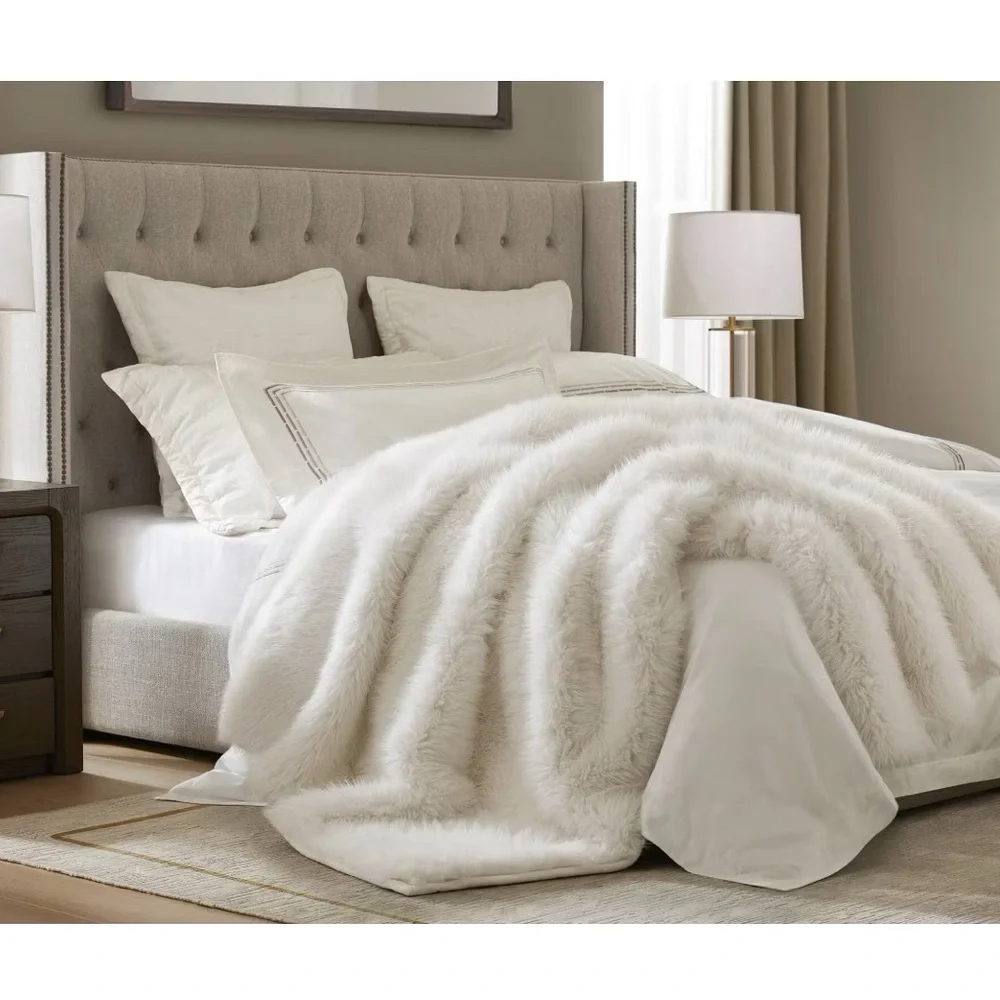West Elm Chinchilla Fur Throw 🐇🐑🦙🐇🐏🤍🐻‍❄️🐩🦢🕊️